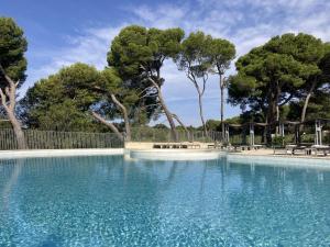 LA PERLE DU GOLF -Magnifique Vue CLIM LINGE Golf Saumane 6P Piscine Tennis