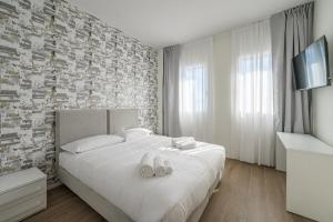 ELF apartments