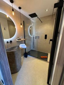 Twin Room with Bathroom room in Hostellerie de la Chapelle