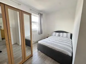 Three Double Rooms in Spacious Home - Belvedere