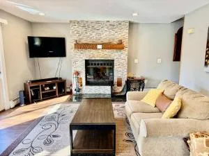 Catskill Water Front Chalet Ping Pong Firepit WiFi - Neversink