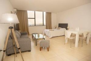 Ideal si estas de paso en Nordelta con desayuno y cochera - 3hvězdičkové hotely ve městě Benavídez