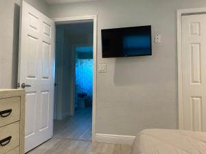 Private Room in Spacious 3-Bedroom Home