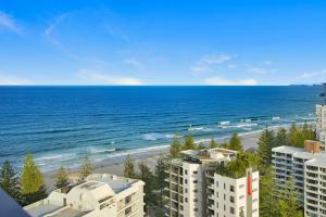 Serenó - Luxury Ocean Views with Pool and Gym