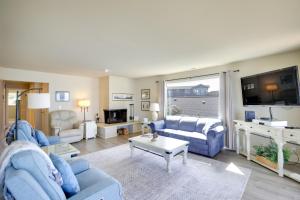 Oceanfront Oregon Retreat - Pool, Sauna and Patio!