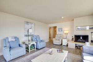 Oceanfront Oregon Retreat - Pool, Sauna and Patio!