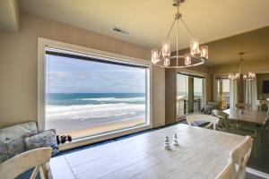 Oceanfront Oregon Retreat - Pool, Sauna and Patio!