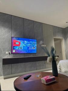 استديو مودرن بسرير ماستر a16