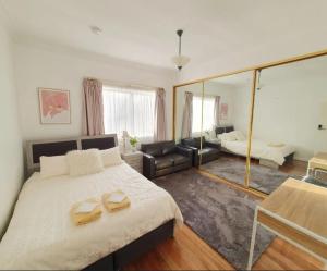 Holiday House in Sunbury Centre
