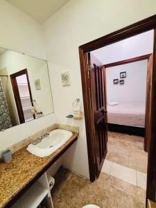 Tropical Studio in Sunset Villas, West end