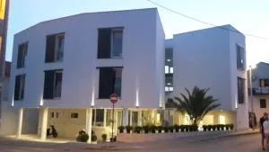 Avis Hotel - Шимуни