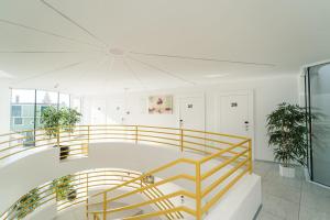 Avis Hotel