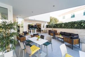 Avis Hotel