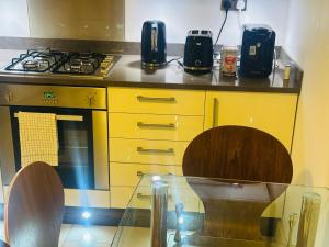 Lovely Quiet Spacious Apartment by Little Venice