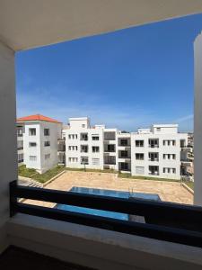 Apartment with pool view, 1 min to beach, private parking