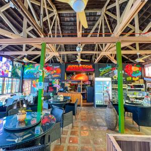 Stonehouse Tower - Appleton Little Paradise Beach Resort & Restaurant