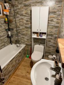 Cabaña en selva patagónica, cerca del pueblo