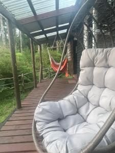 Cabaña en selva patagónica, cerca del pueblo