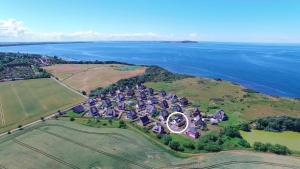 Ferienwohnung Wasser mit Sauna Kamin Meerblick und Dachterrasse nahe Ostsee auf Rügen
