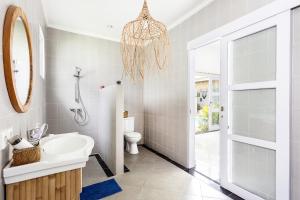 Boho Haven with pool & garden in prime location