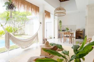 Boho Haven with pool & garden in prime location