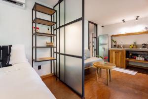 Private Modern Villa -walk to World-Class Surf!