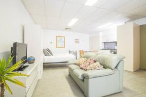 Close to city Peaceful studio at Waterloo wifi Parking