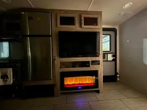 Skull Creek Adult RV - Round Top