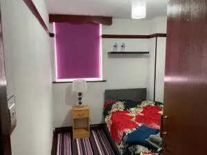 Tidy room in Nottingham - Lowdham