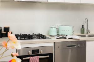 Adorable Fresh 1BR Apt with parking Central WIFI
