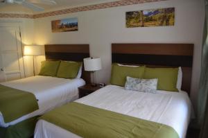 Queen Room with Two Queen Beds room in Silver Maple Inn and The Cain House Country Suites