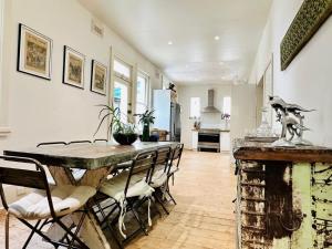 Elwood Eclectic Gem Walk to St Kilda beach - Flexible Home offering 4 or 6 Bedrooms. Contact us Now for Pricing on Request