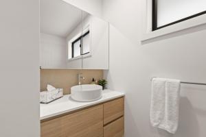 Gorgeous 4 Bedroom House - Blackmans Bay