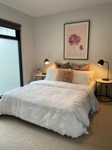 Modern, stylish 2 bed apartment, great location