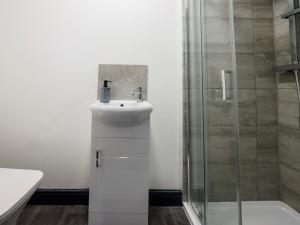 Chatham Lodge Family Room 2 Ensuite