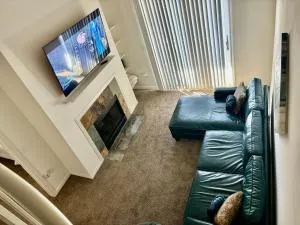 Mid-Town Loft - Houston