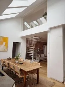 Spacious 4-Bedroom Manly Apartment, 2 Min Walk to Beach & Ferry - Manly 