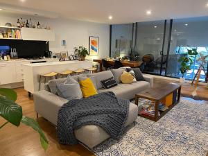 Huge 2 bed,2 bathrm apartment in heart of St Kilda