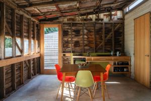 Suite Shed, Unique accessible private guest suite in Launceston