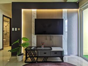 Modern Condo in Prime Location