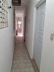 Cozy Studios-Private Entrance- HS Internet-AC-Hot Water-Backup Generator-near the Beach