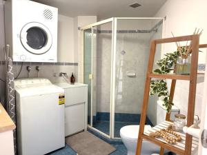 Chevron Island 1BR Apartment - Walk to Surfers - Pool