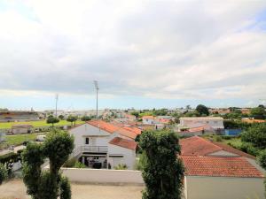 Appartement rénové avec terrasse à Royan - FR-1-494-206