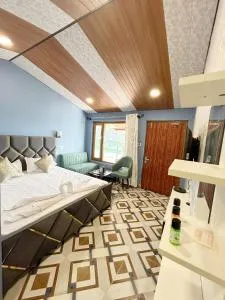 HillTop Den - Bhatrojkhan