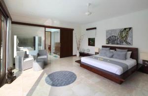 White Canny 5 BR Pool Vila Canggu CYN