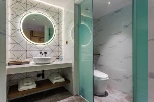 Huayang Hotel Century City Convention and Exhibition Center Branch