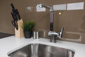 2BR Split Level with FREE Parking Near Puckle St