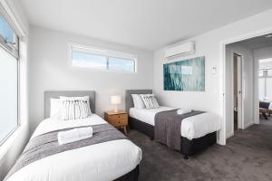 2BR Split Level with FREE Parking Near Puckle St
