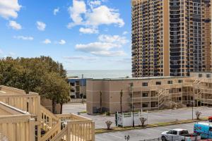 Southern Charm Condo with Ocean View in Shore Drive Area