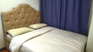 BGC Center Decent 74sqm, 2br, 2baths, 4beds with maid quarter